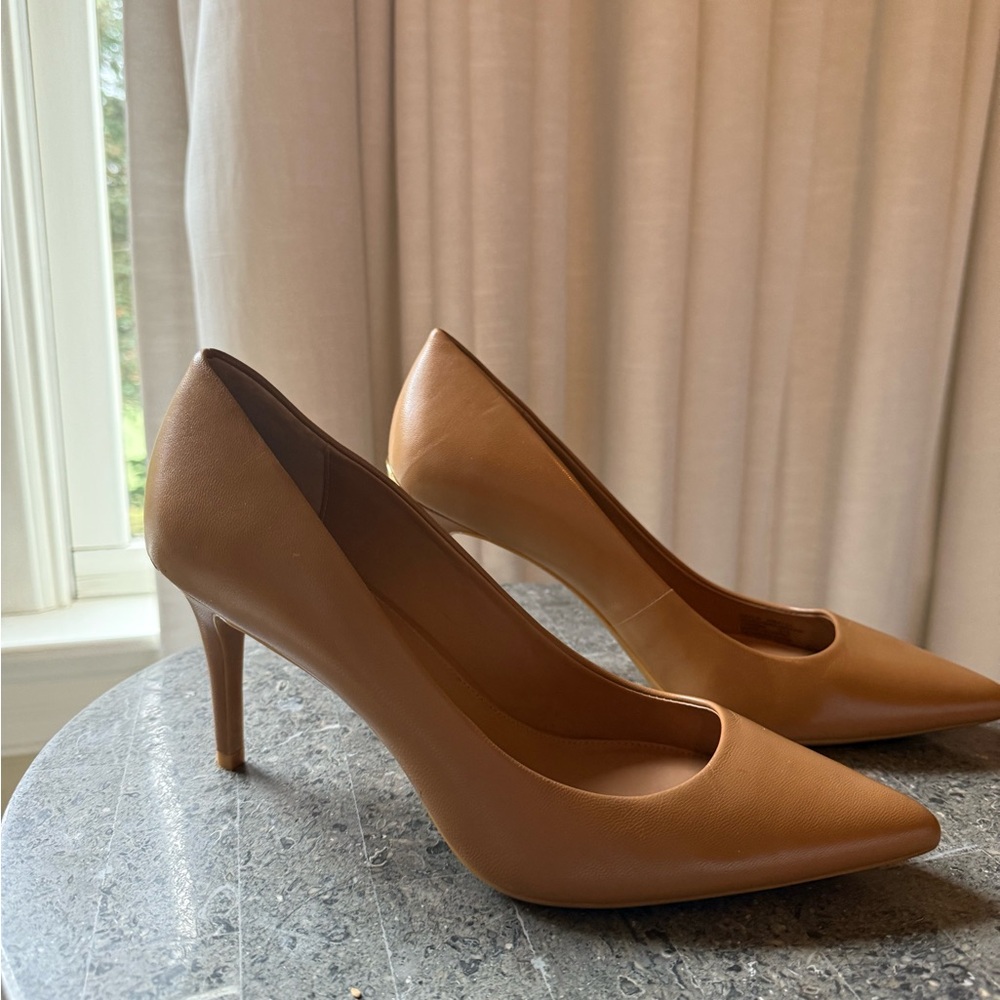 NEW!Calvin Klein Gayle Tan Pumps